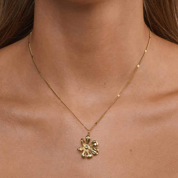 Winry - Collier pendentif fleur irrégulière en acier inoxydable