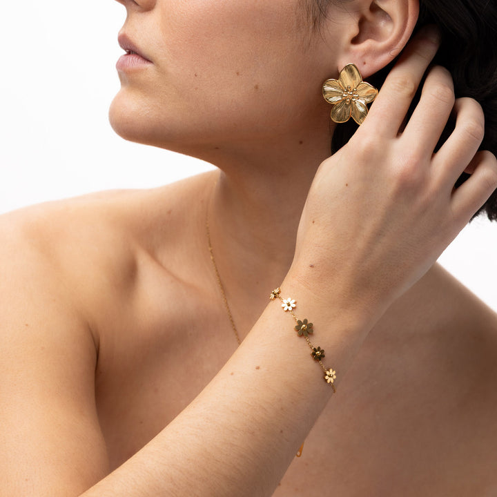 Maebry - Boucles d'oreilles clous florales statement en acier inoxydable doré