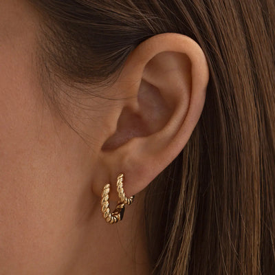 Eden - Boucles d'Oreilles Twisted Huggie 12mm Acier Inoxydable