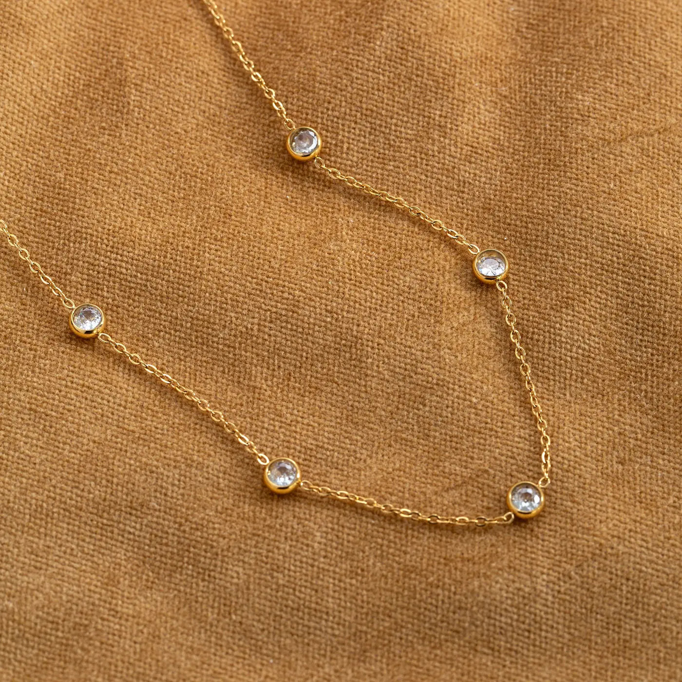 Michelle - Collier avec cristaux trempés dans l'or en acier inoxydable