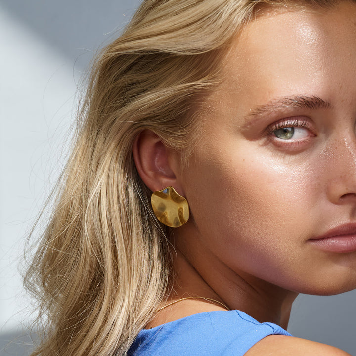 Amélie - Grande boucle d'oreille ronde martelée en acier inoxydable
