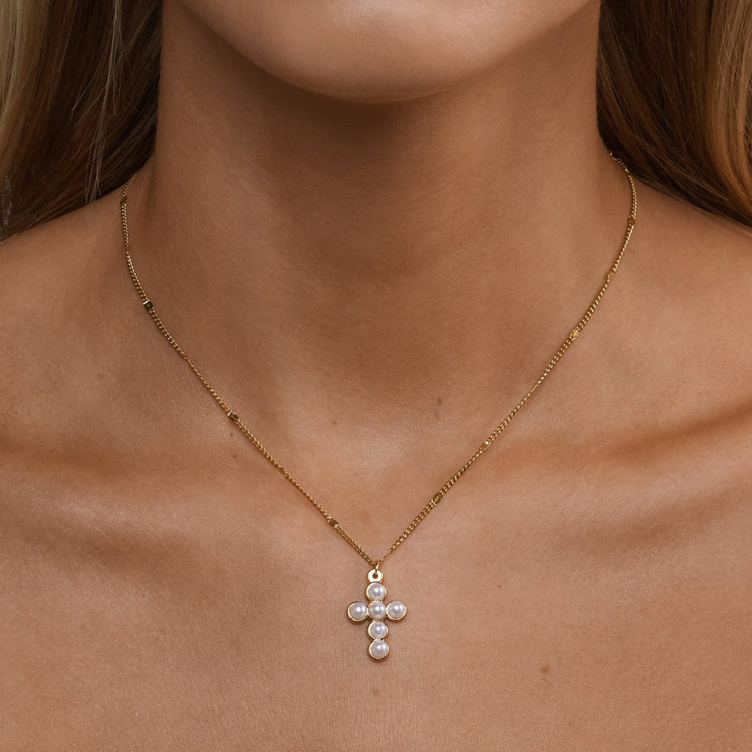 Essie - Collier pendentif croix en perle suspendu Stai