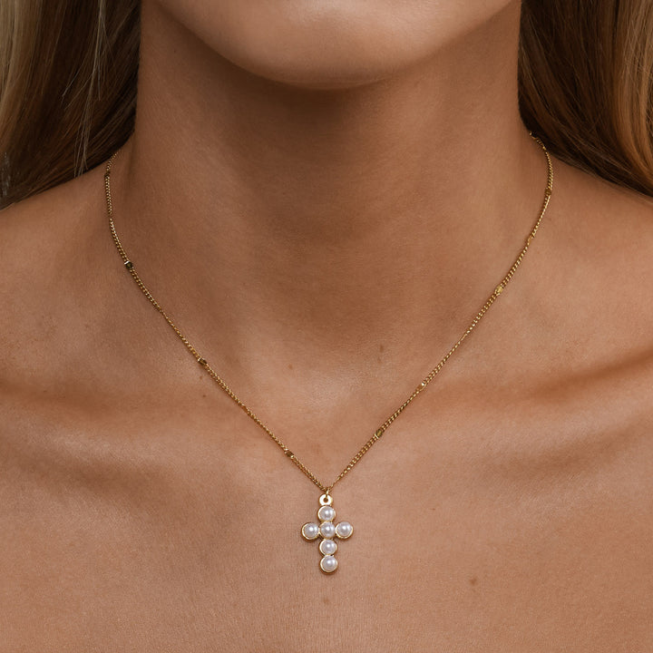Essie - Collier pendentif croix en perle suspendu Stai
