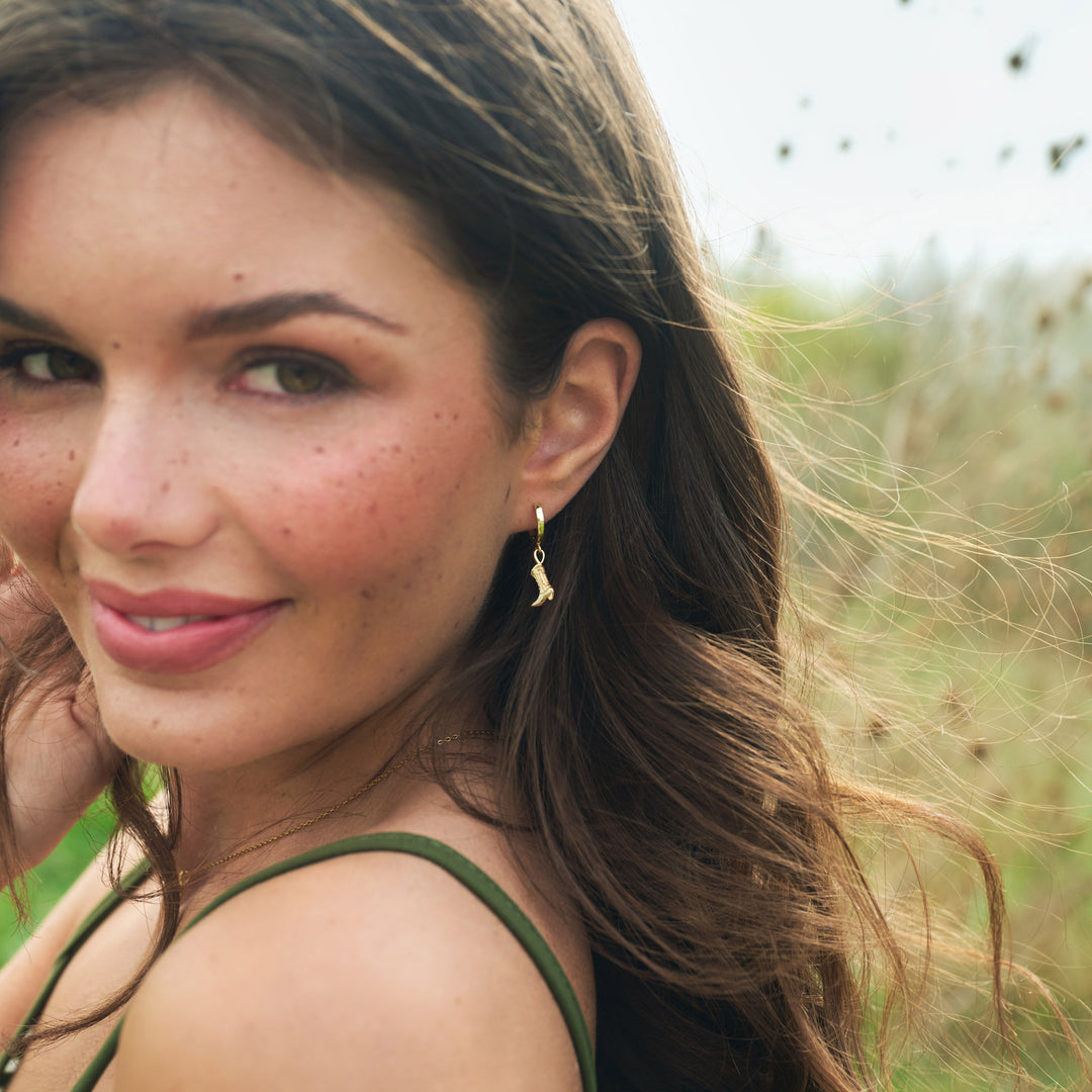 Wendy - Boucles d'oreilles en forme de hoop avec des bottes de cowboy