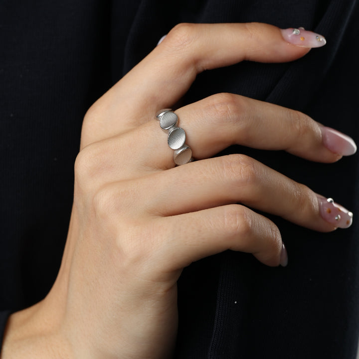 Gulli – bague organique en acier inoxydable, argent | Timi of Sweden