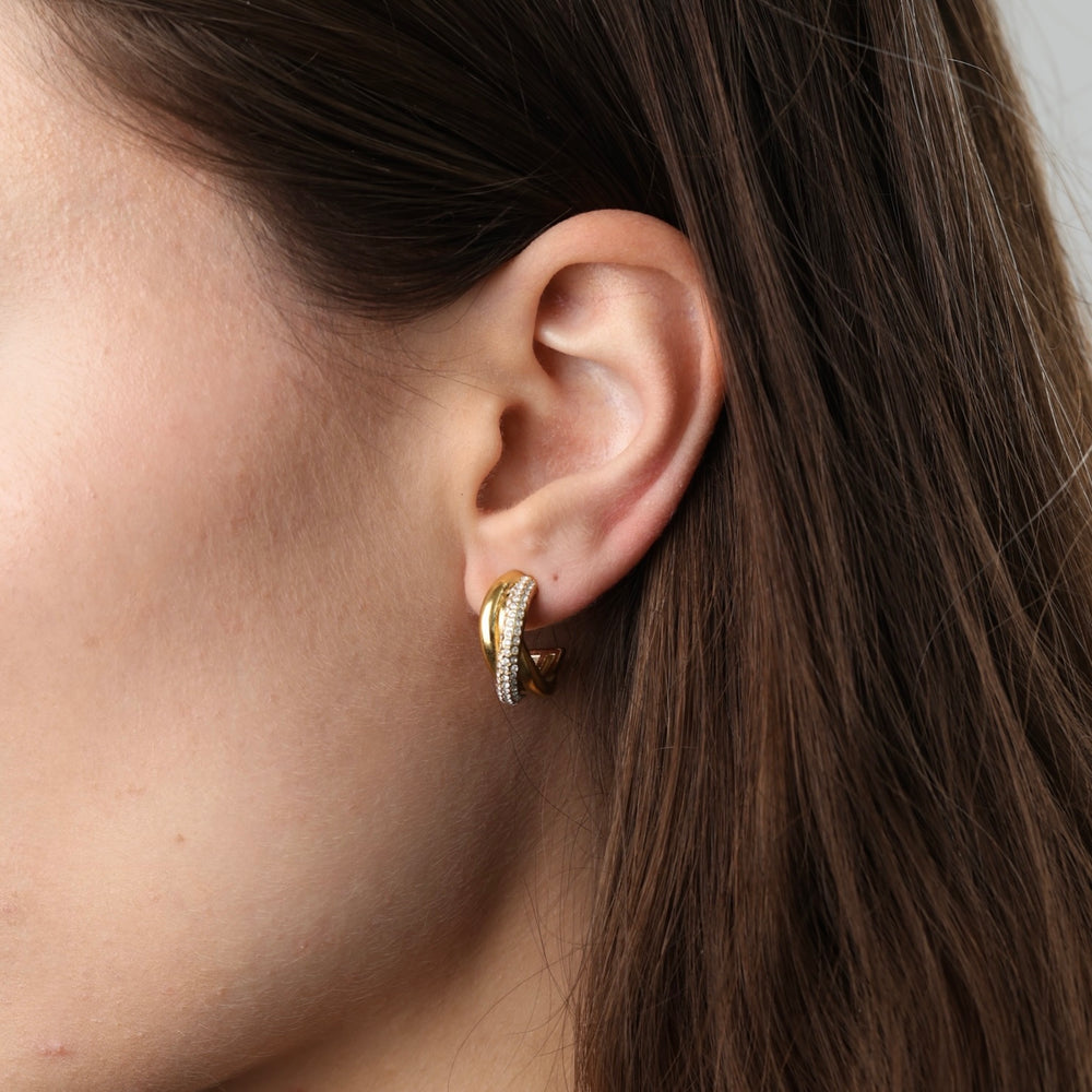 Boa – twisted crystal earrings in stainless steel, gold | Timi of Sweden