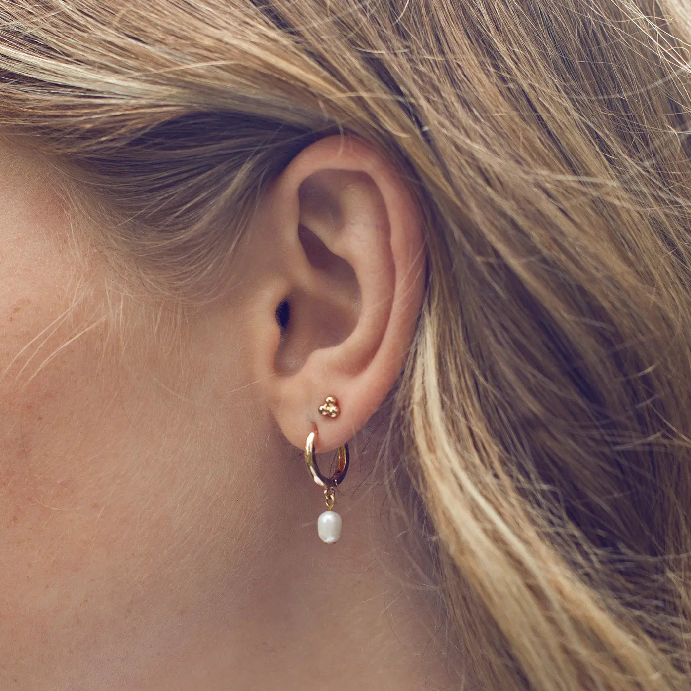 Pearl Small Hoop Earrings - Gold | Elegant