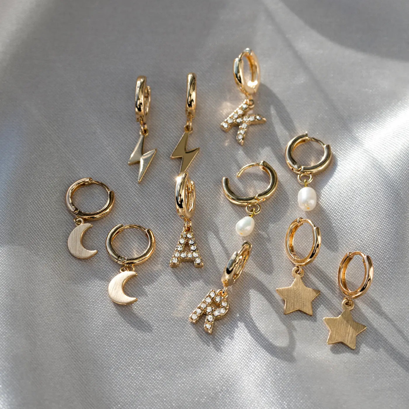 Petites boucles d'oreilles créoles avec perles