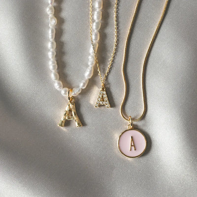 Lettre en collier chaîne serpent