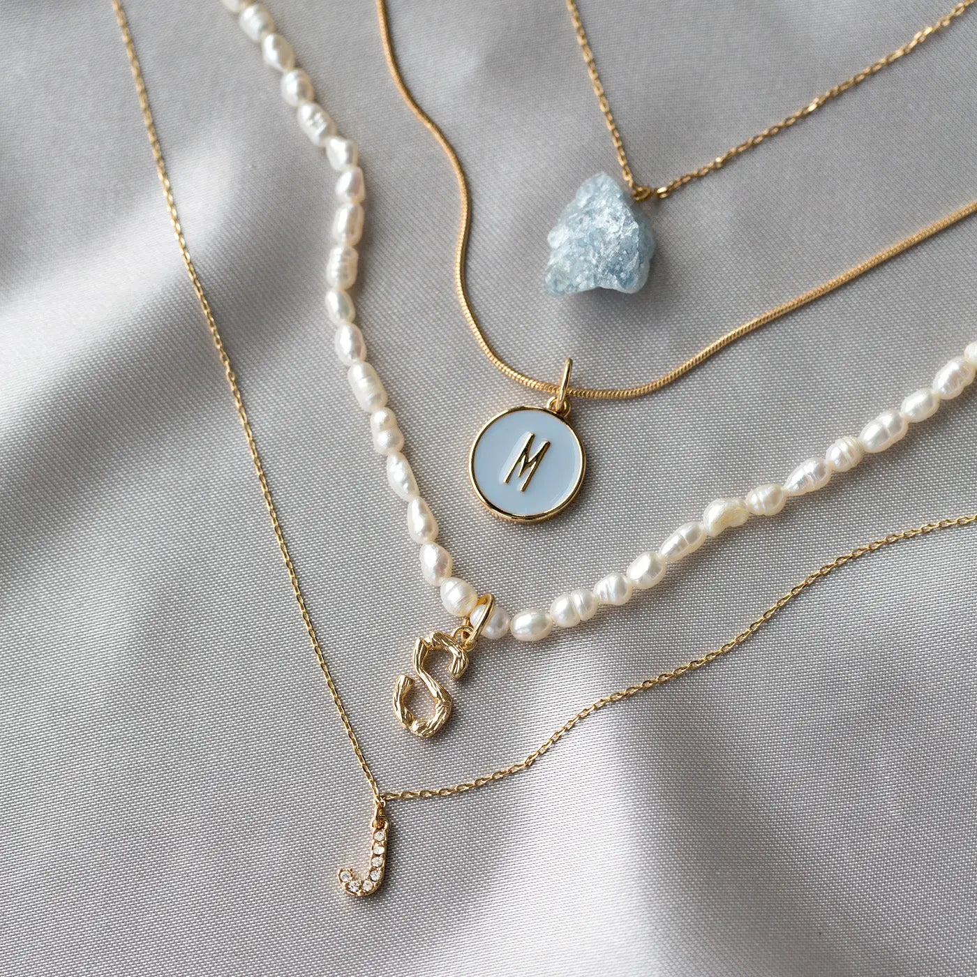 Lettre en collier chaîne serpent