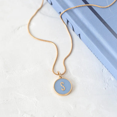 Lettre en collier chaîne serpent