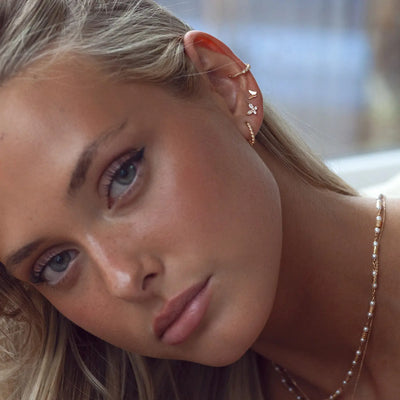 Leah - Boucles d'oreilles tiges papillon en cristal blanc