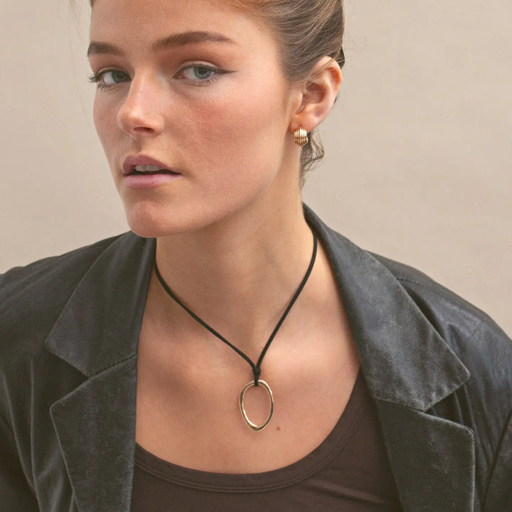 Molly - 90s Adjustable Irregular Circle Necklace