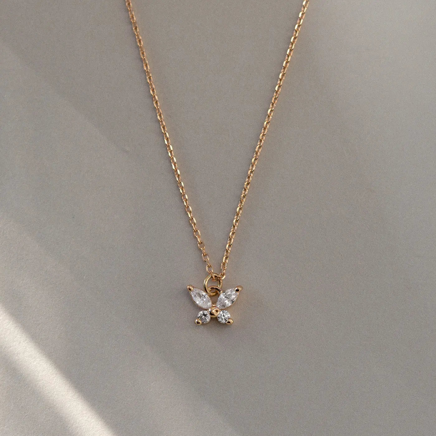 Leah - Collier Papillon Cristal Blanc