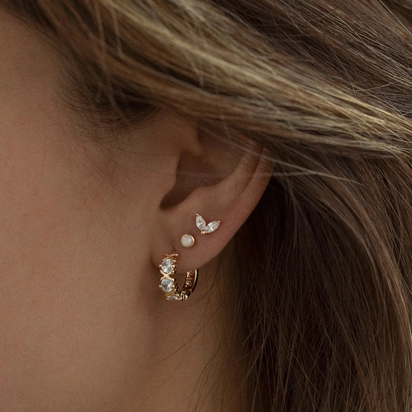 Olivia - Boucles d'oreilles créoles en cristal blanc